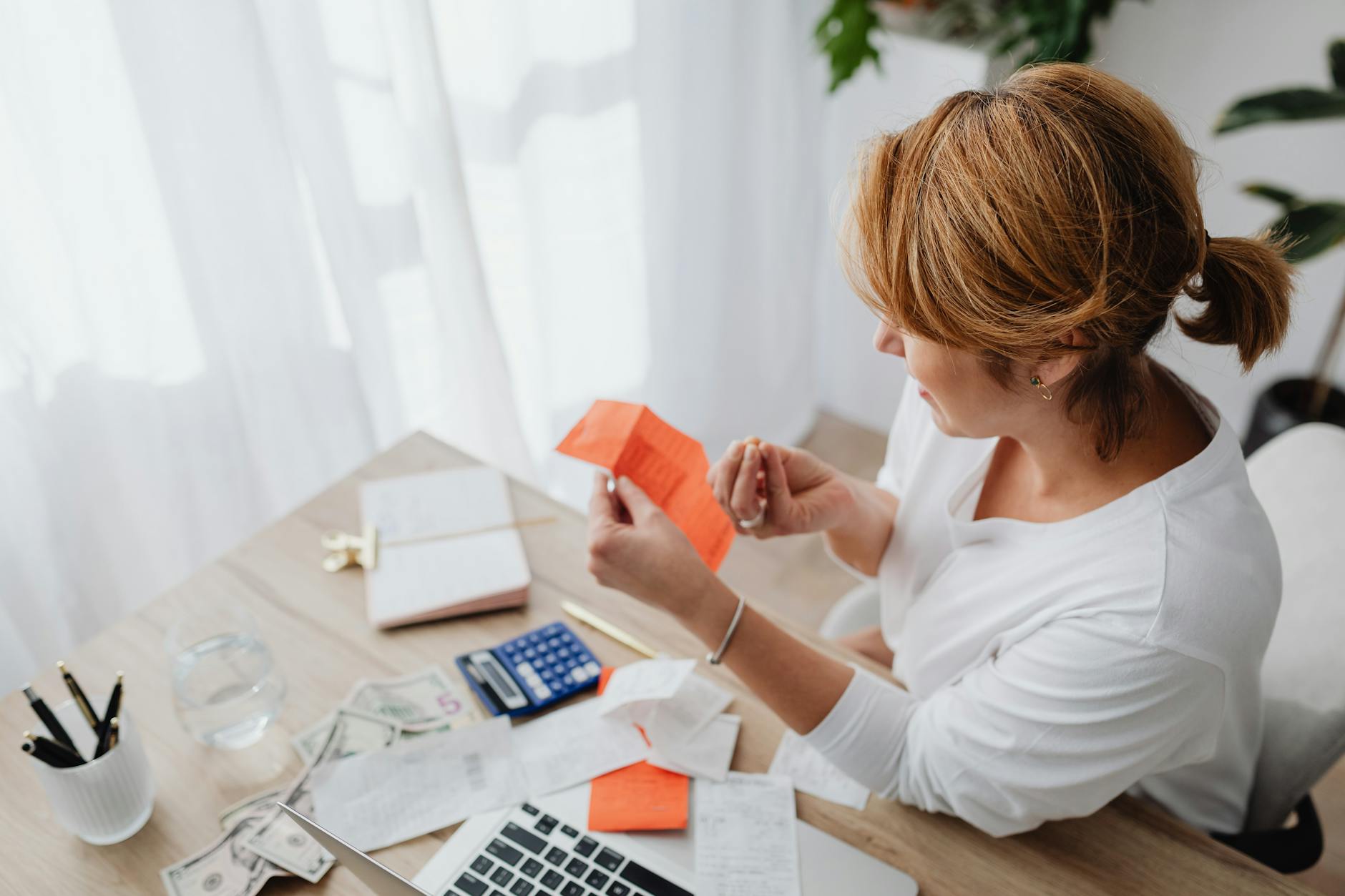 Finfluencers y ahorro: invertir sin dejarse llevar por el ruido